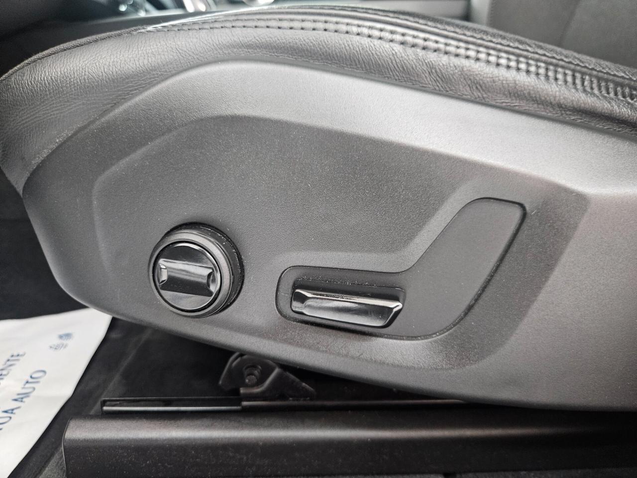Volvo XC60 2.0 b4 Momentum awd auto my20 - IVA ESPOSTA