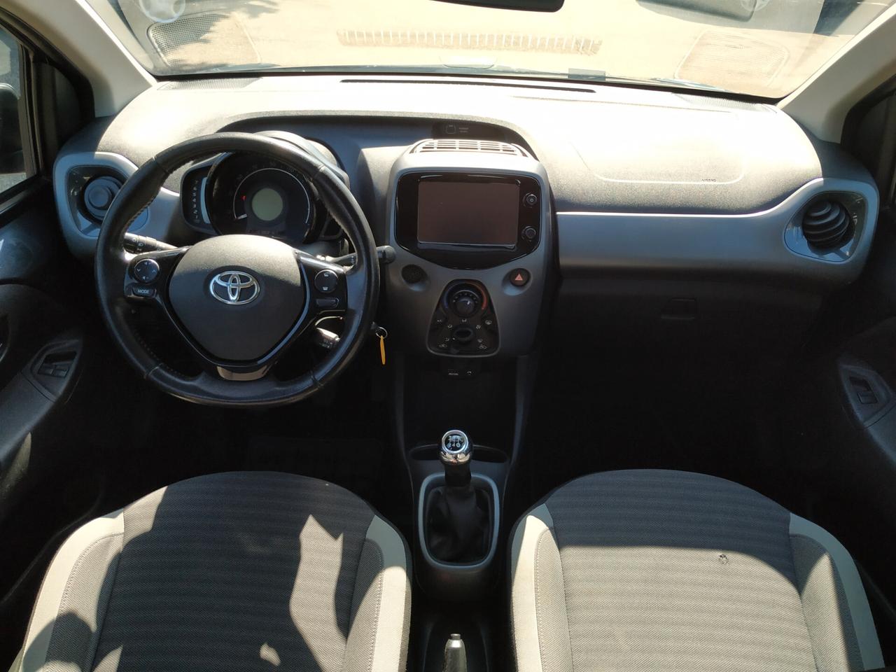 Toyota Aygo 1.0 VVT-i 69 CV 5 porte x-play TSS