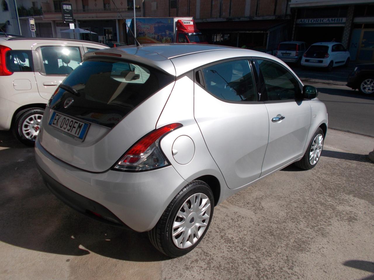 Lancia Ypsilon 1.2 69 CV 5 porte S&S Gold