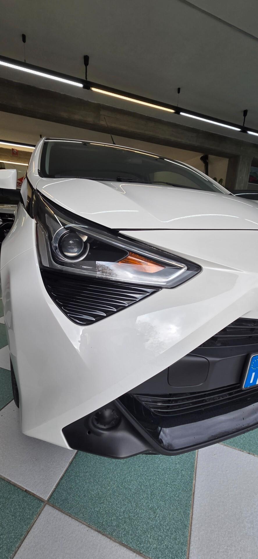 Toyota Aygo Connect 1.0 VVT-i 72 CV 5 porte x-clusiv