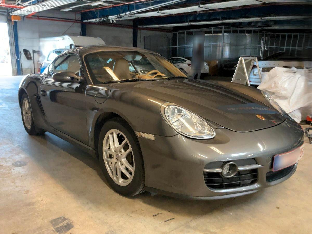 Porsche Cayman 2.7