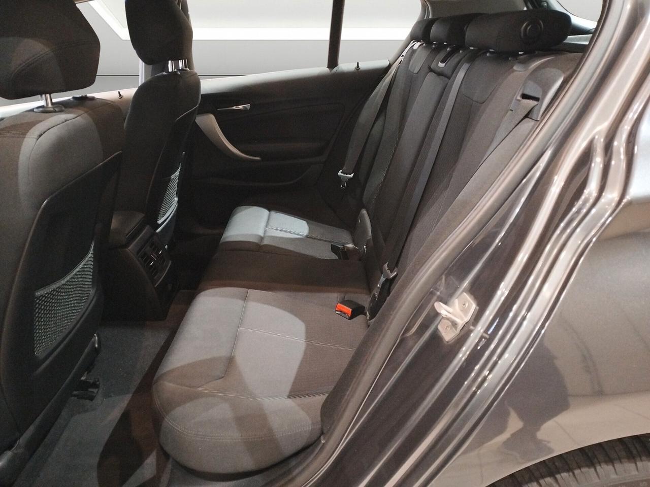 BMW 118 d Sport 5p auto