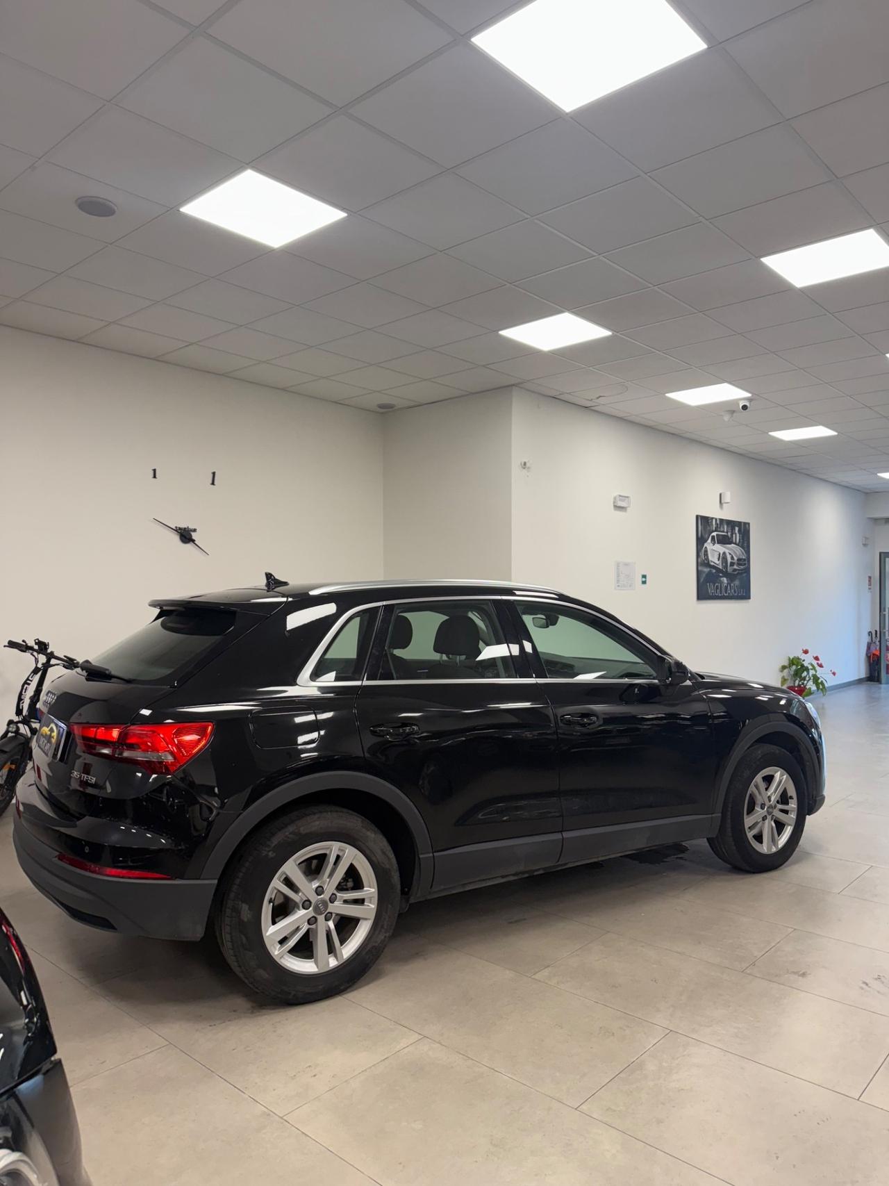 Audi Q3 35 TFSI Business Advanced