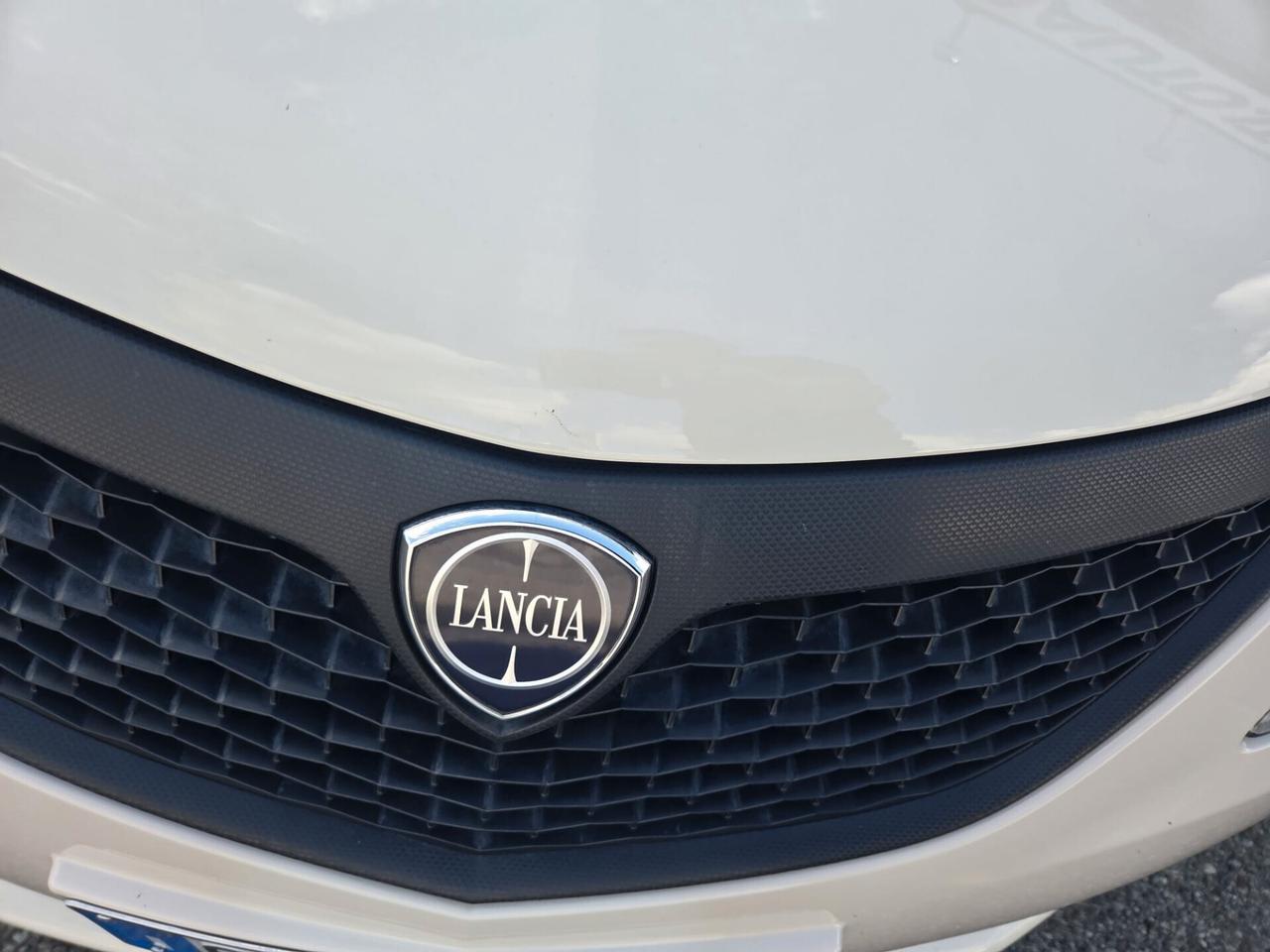 Lancia Ypsilon 1.2 69 CV 5 porte Gold Neopatentati !!