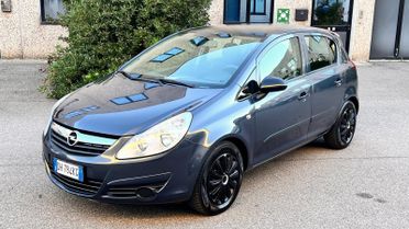 Opel Corsa 1.2 Benzina e GPL adatta a neo patentati