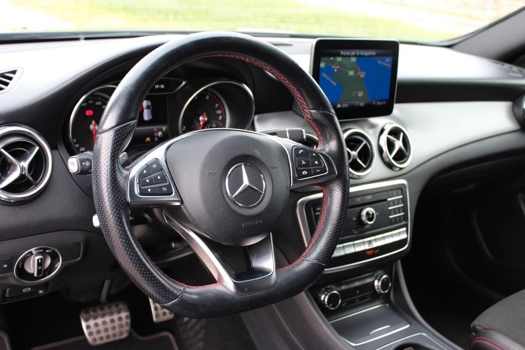 MERCEDES GLA 220 Aut. Premium * AMG