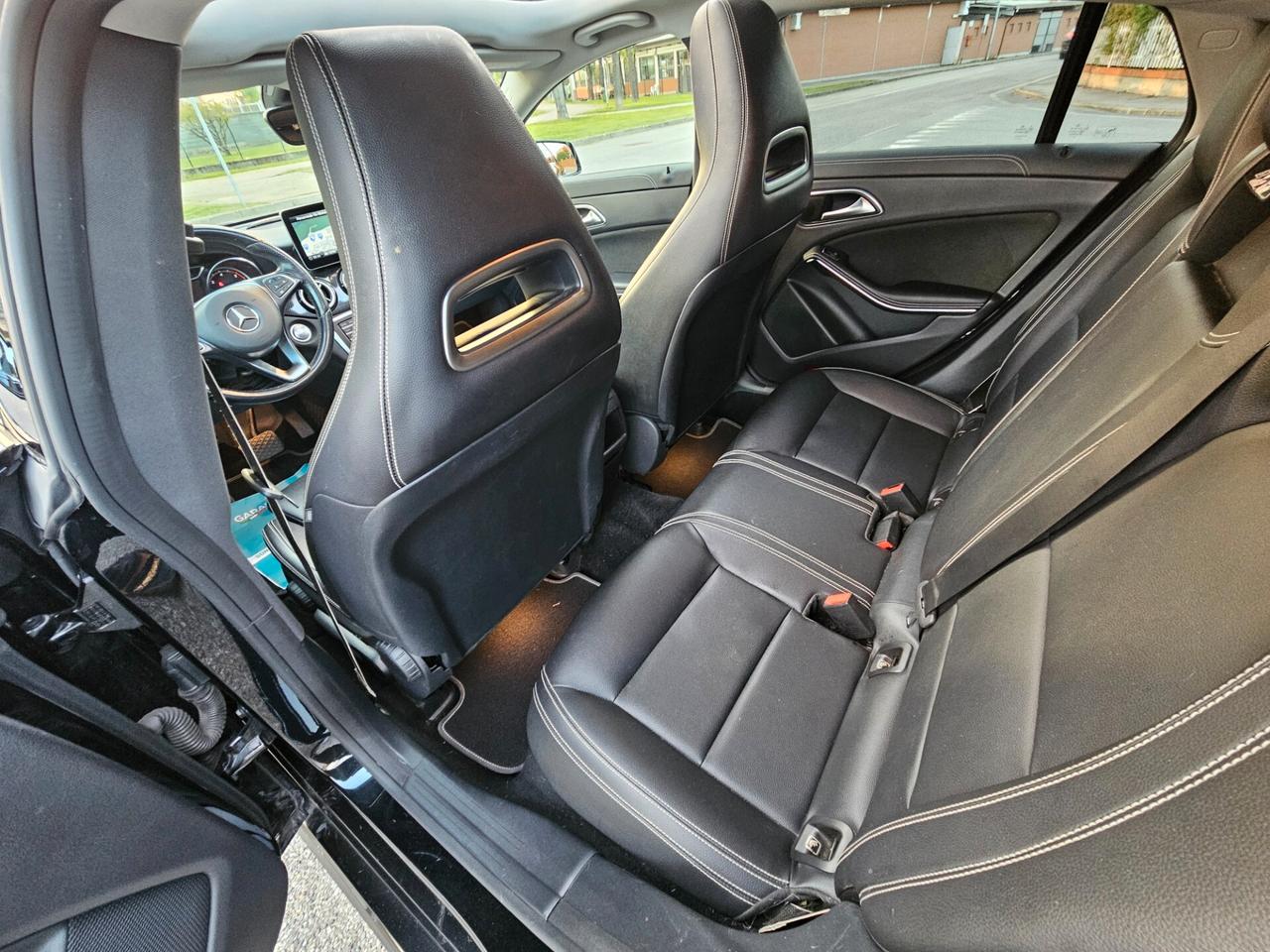 Mercedes-benz CLA 220 4MATIC PAK AMG TETTO