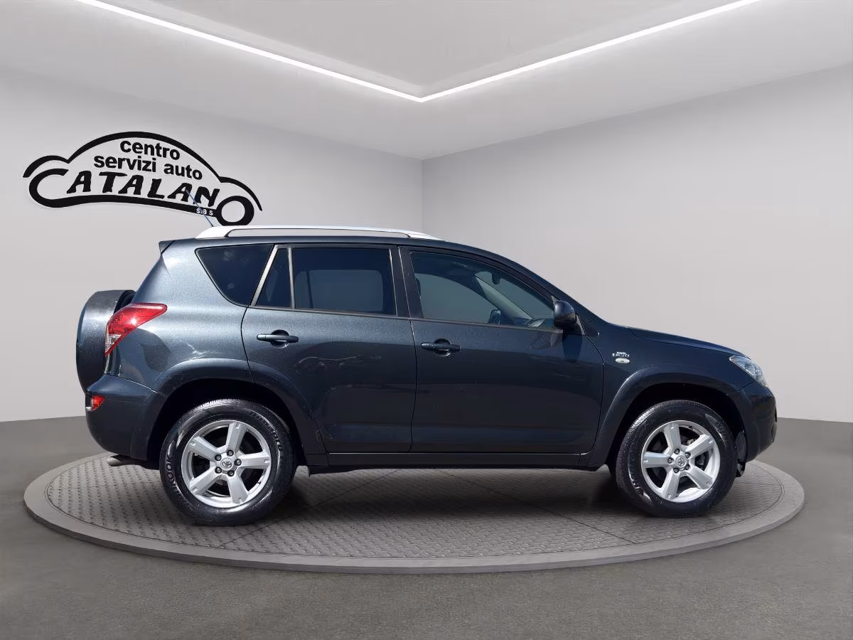 TOYOTA - RAV4 - 2.2 D-Cat 177CV Luxury pelle