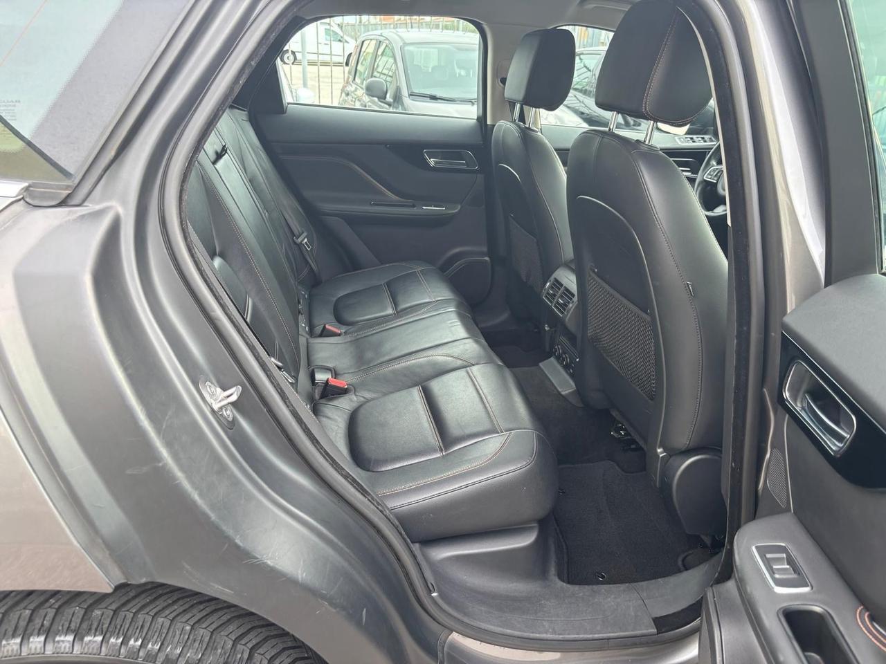 Jaguar F-Pace 2.0 D 180 CV Pure