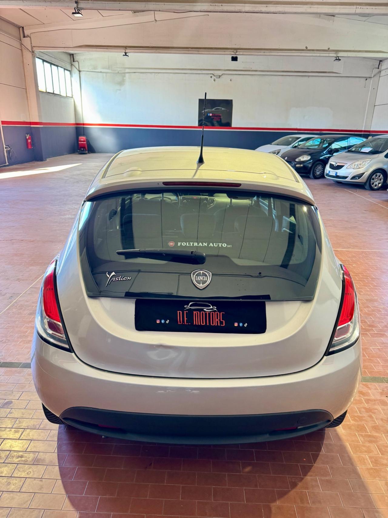 Lancia Ypsilon 1.2 69 CV 5 porte S&S Silver