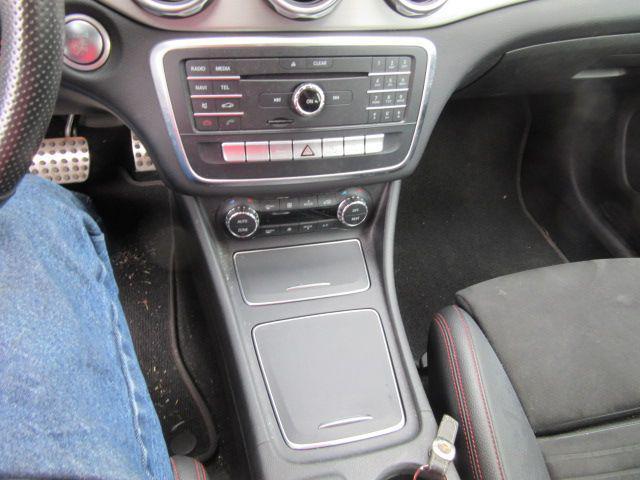 MERCEDES-BENZ GLA 180 Premium
