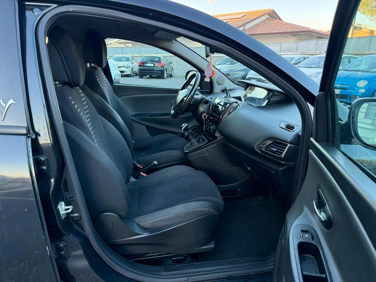 Lancia Ypsilon 1.2 69 CV 5 porte GPL Ecochic Silver