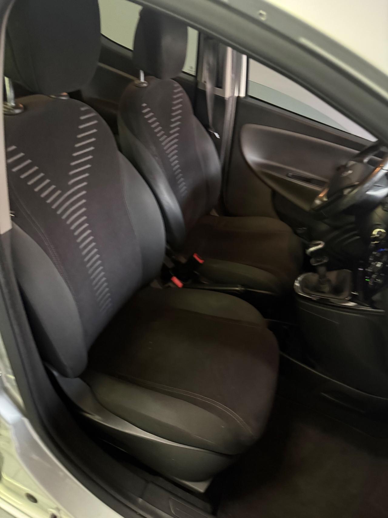 Lancia Ypsilon 1.2 69 CV 5 porte GPL Ecochic Silver