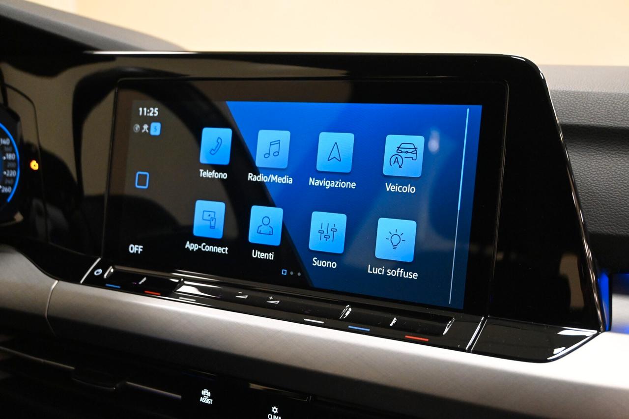 VOLKSWAGEN Golf 8ª serie Golf 1.0 eTSI EVO DSG...