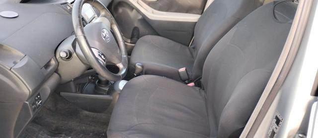 TOYOTA Yaris 1.3 5 porte Sol cambio automatico