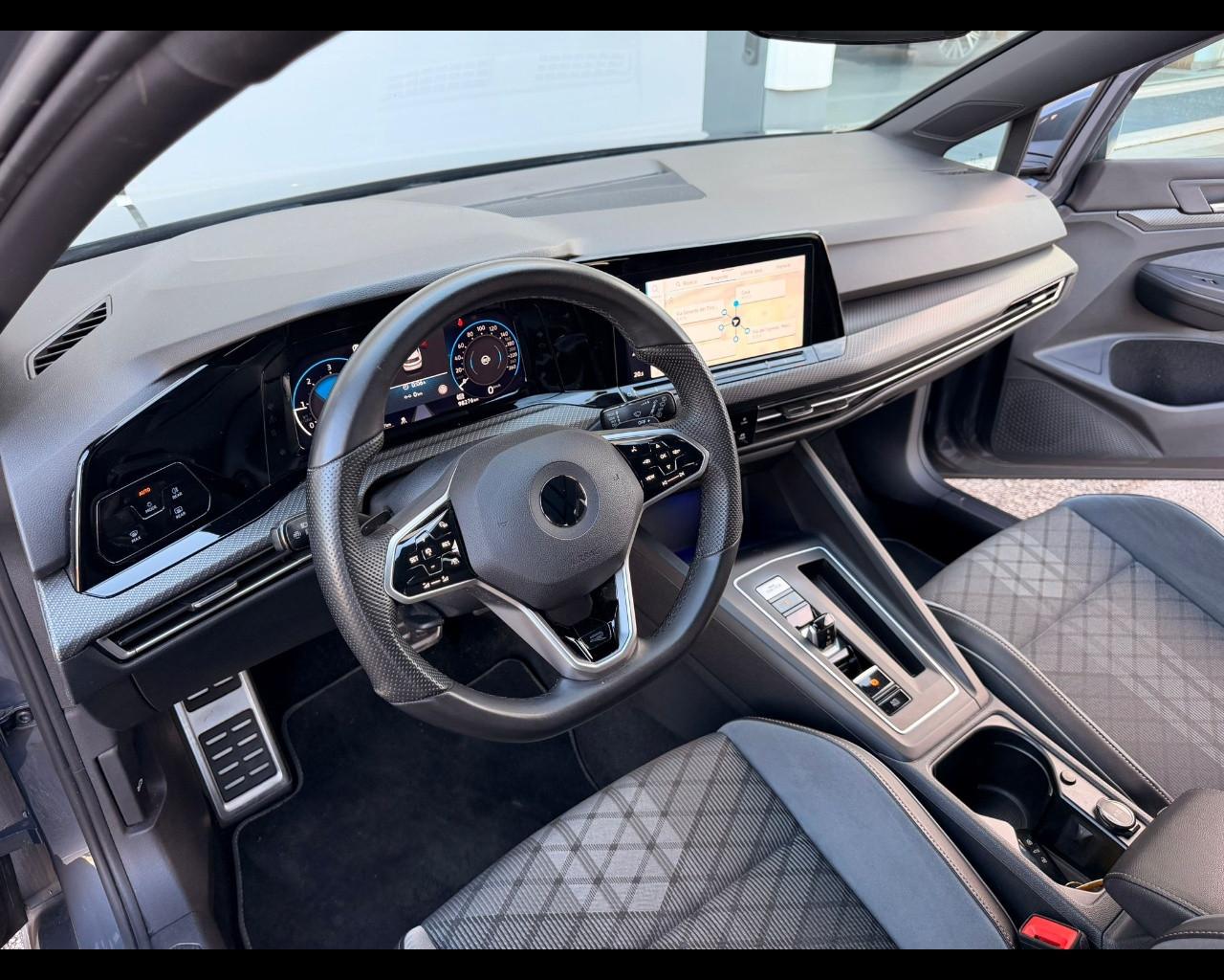 VOLKSWAGEN GOLF VIII 2.0 TDI R-LINE DSG