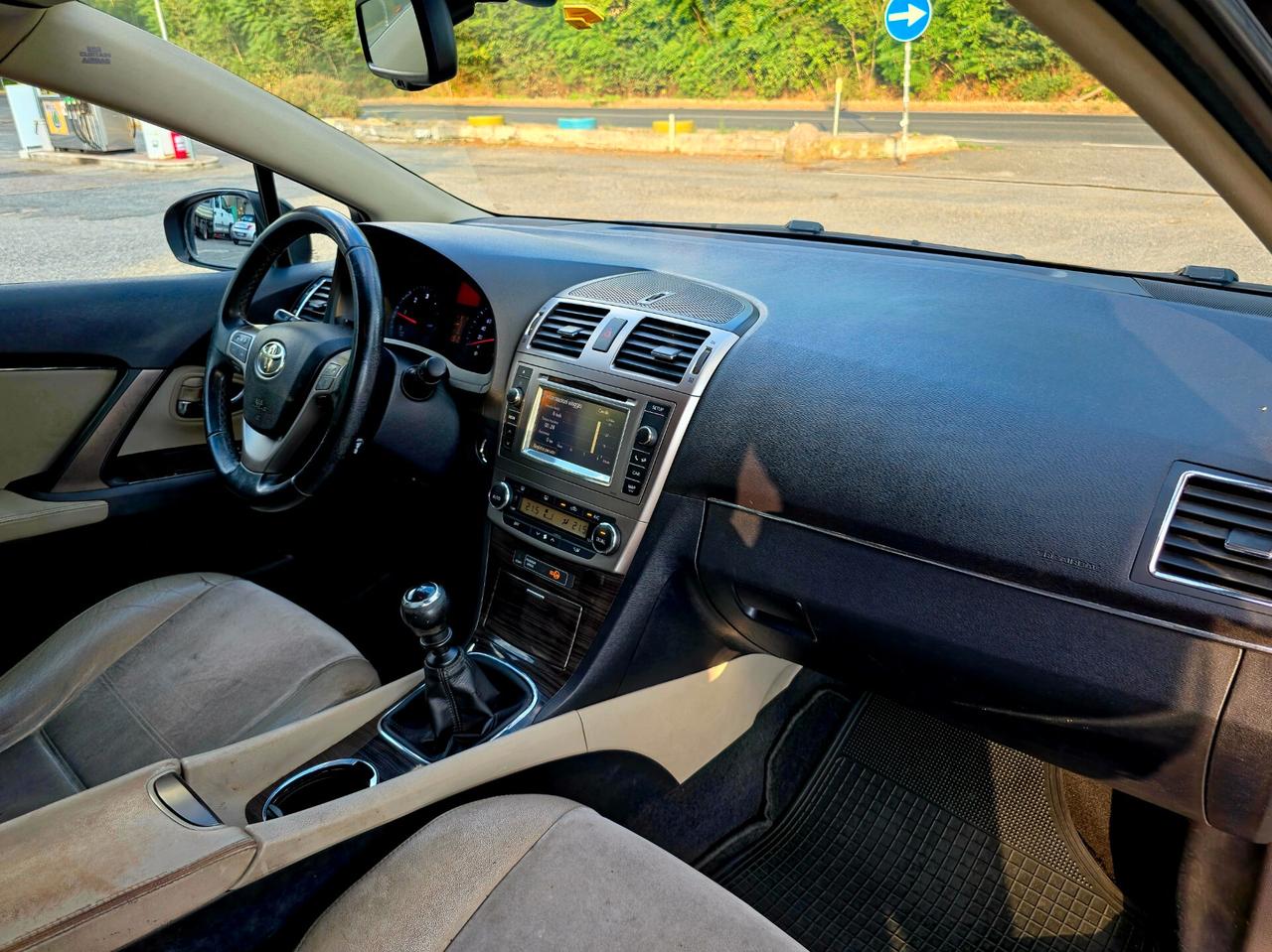 Toyota Avensis 2.2 D-4D Wagon Lounge 2012-E5B Manuale