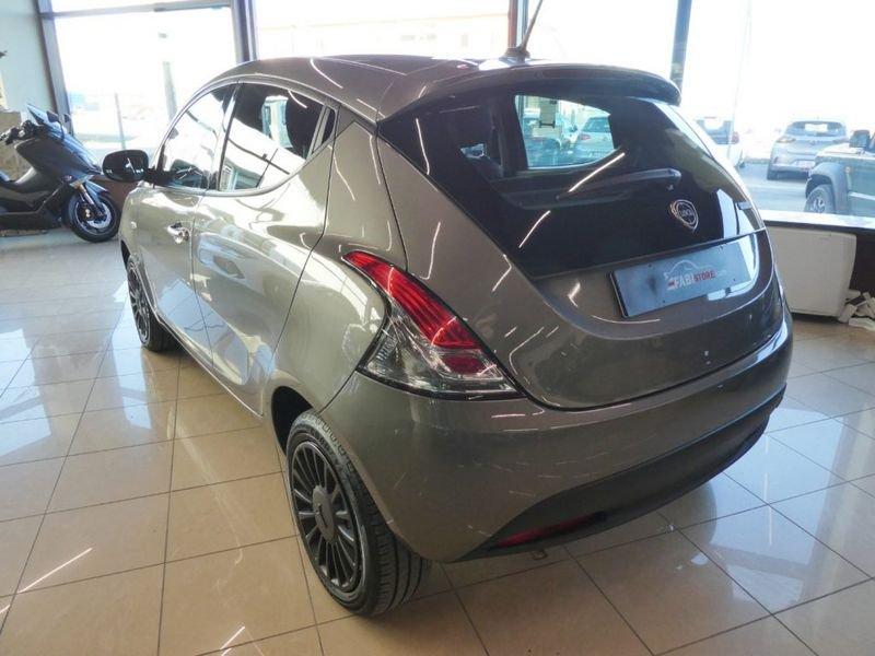 Lancia Ypsilon 1.0 hybrid 70 Cv Silver Plus - OK NEOPATENTATI