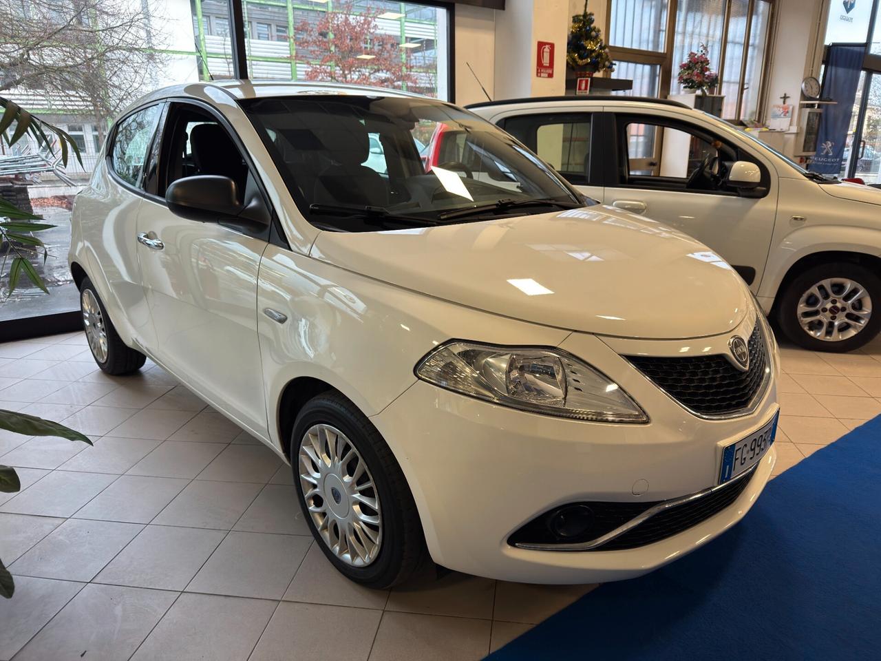 Lancia Ypsilon 1.2 Fire 69 CV 5 porte Silver
