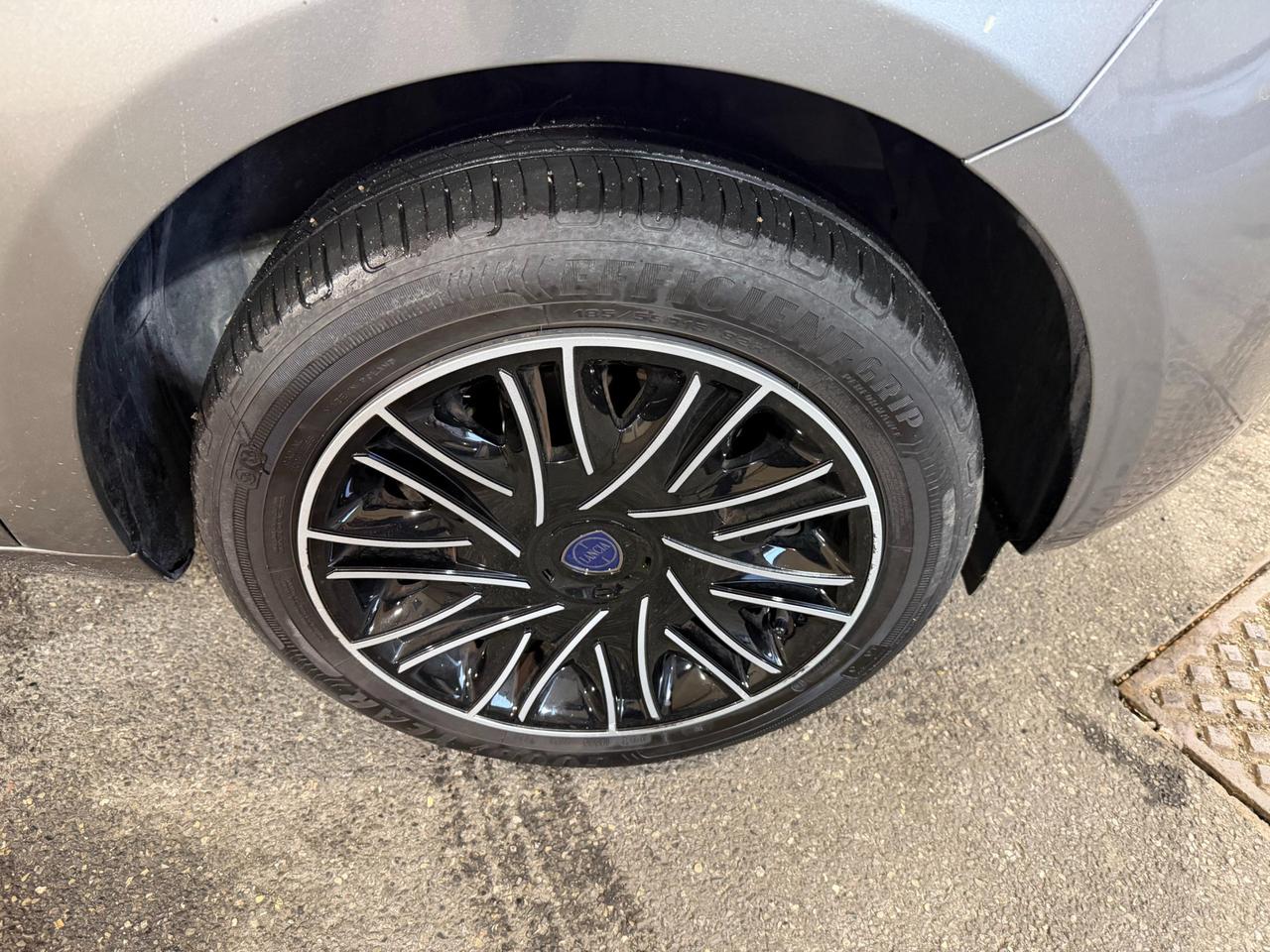 Lancia Ypsilon 1.0 firefly hybrid Gold s&s 70cv