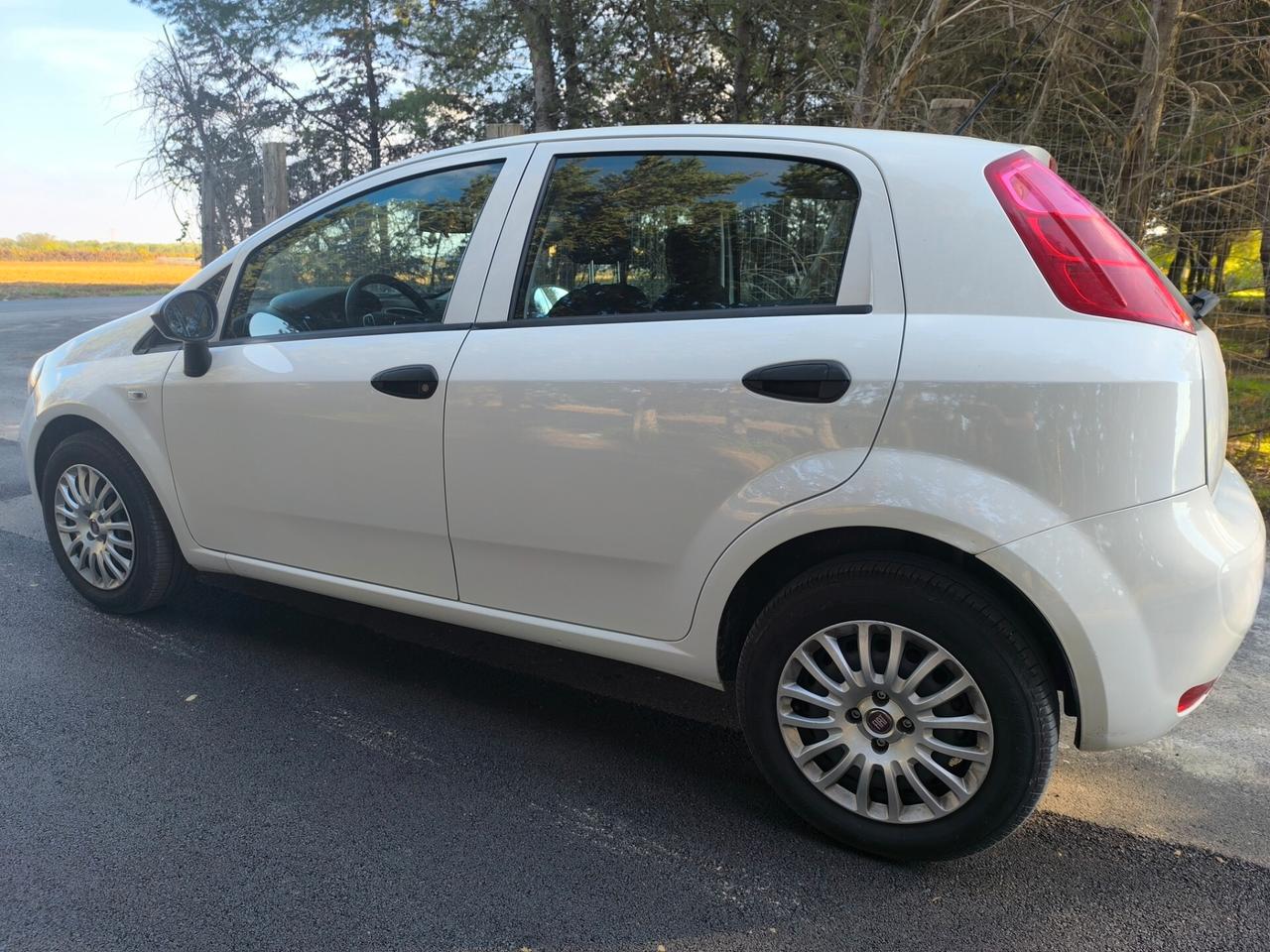 FIAT NEW PUNTO METANO 11/2017 KM 17.000 CERTIFICATI