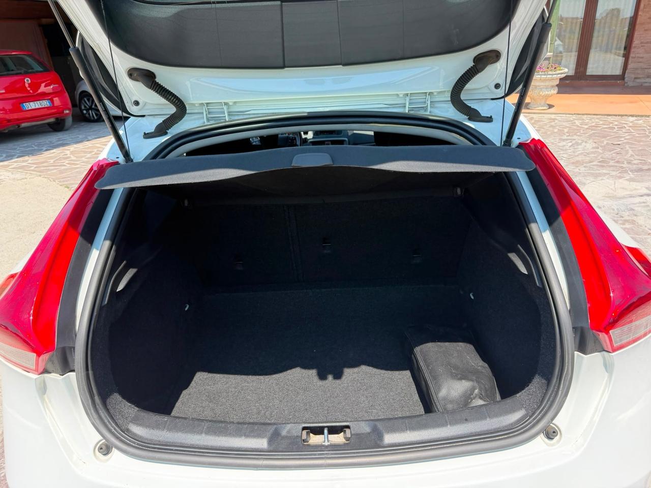 Volvo V40 D2 1.6 Summum neopatentati