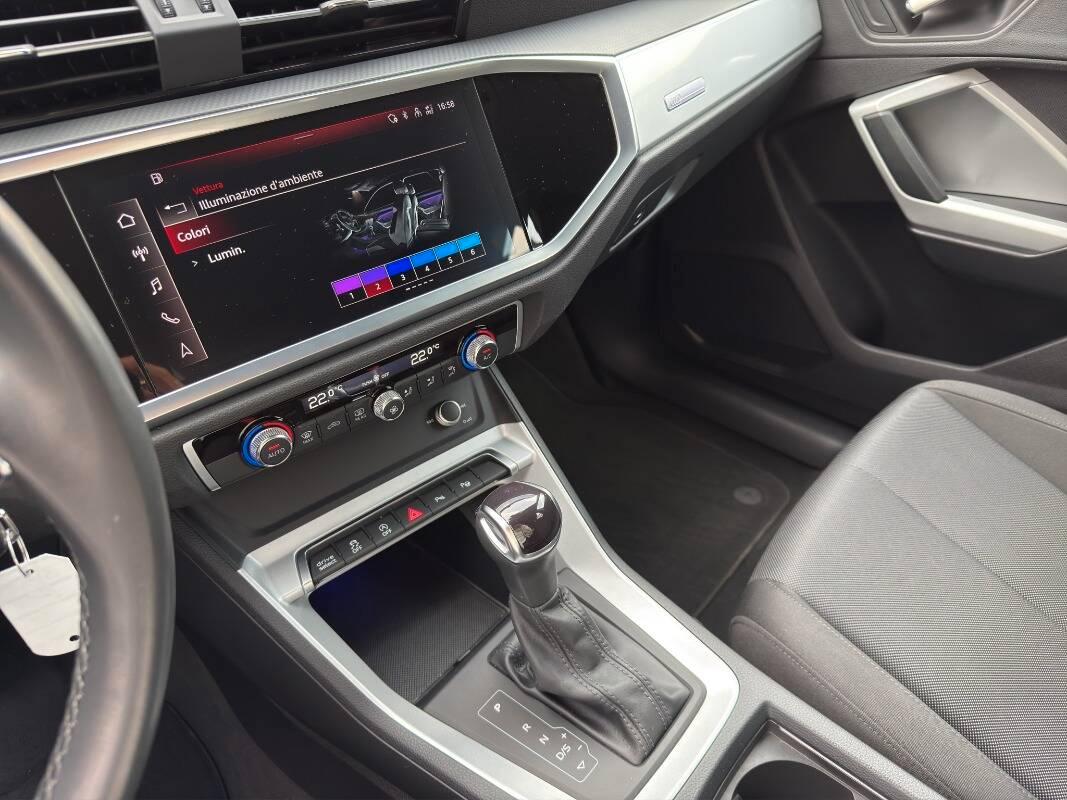 Audi Q3 2.0 150cv Business Advanced s-tronic TUA A 527 MENSILE