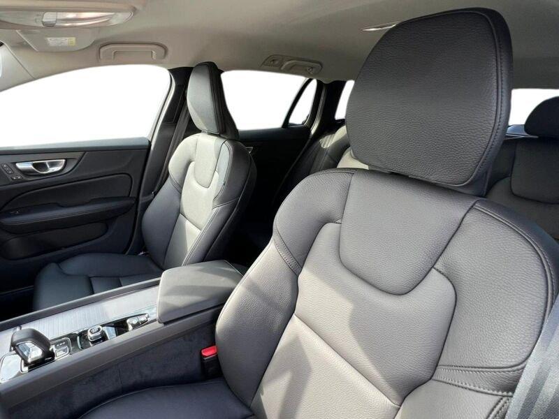 Volvo V60 B4 197+14 CV Mild Hybrid Diesel Automatica Plus Dark