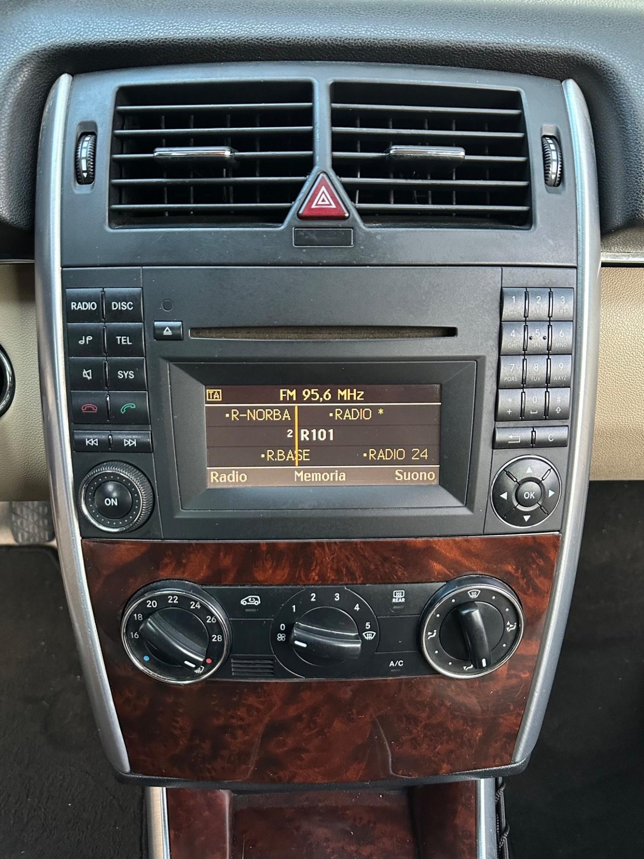 Mercedes-Benz B 180 NGT BlueEFFICIENCY-BENZ/METANO