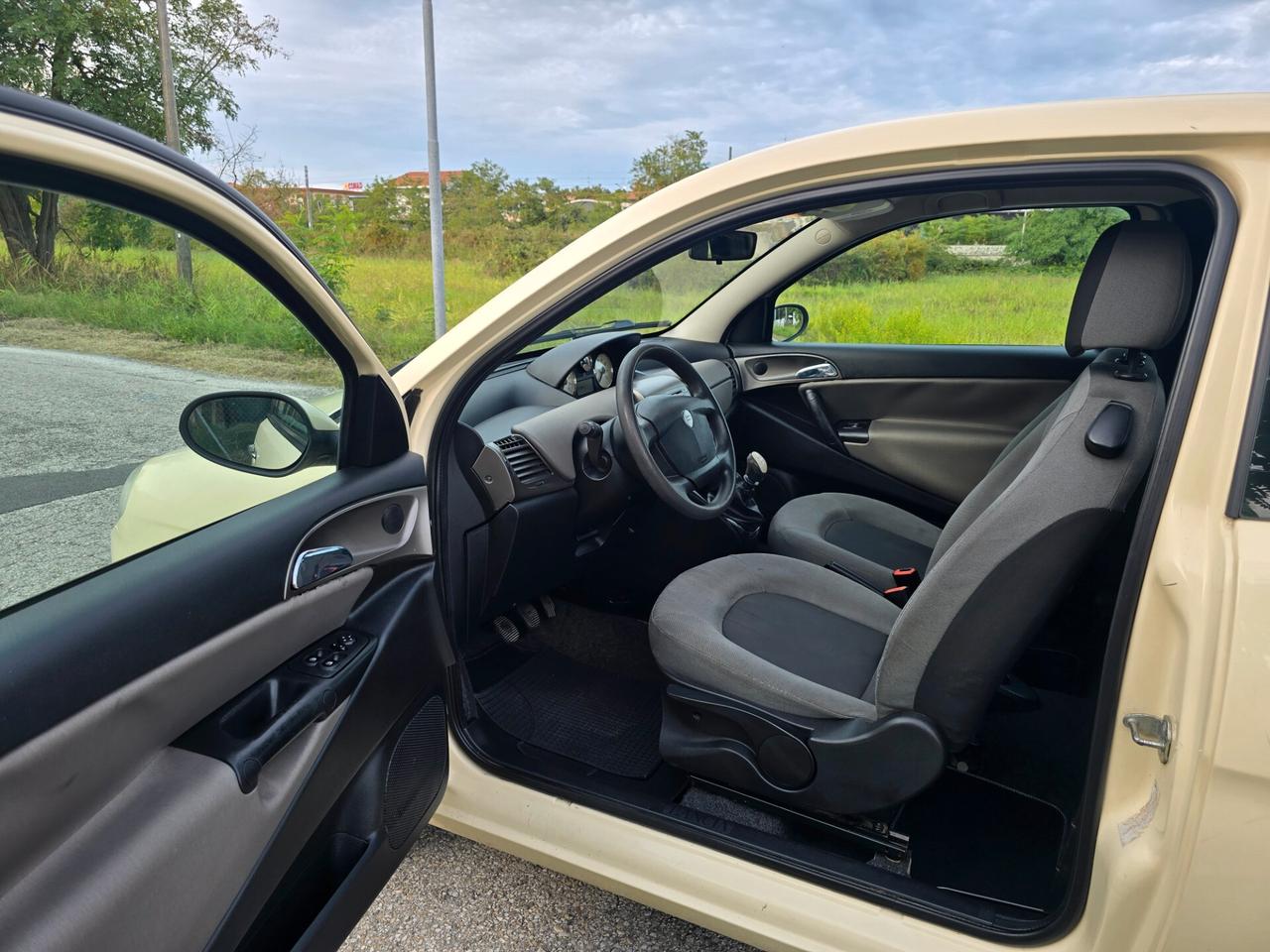 Lancia Ypsilon 1.2 Benzina con GARANZIA - NEOPATENTATI