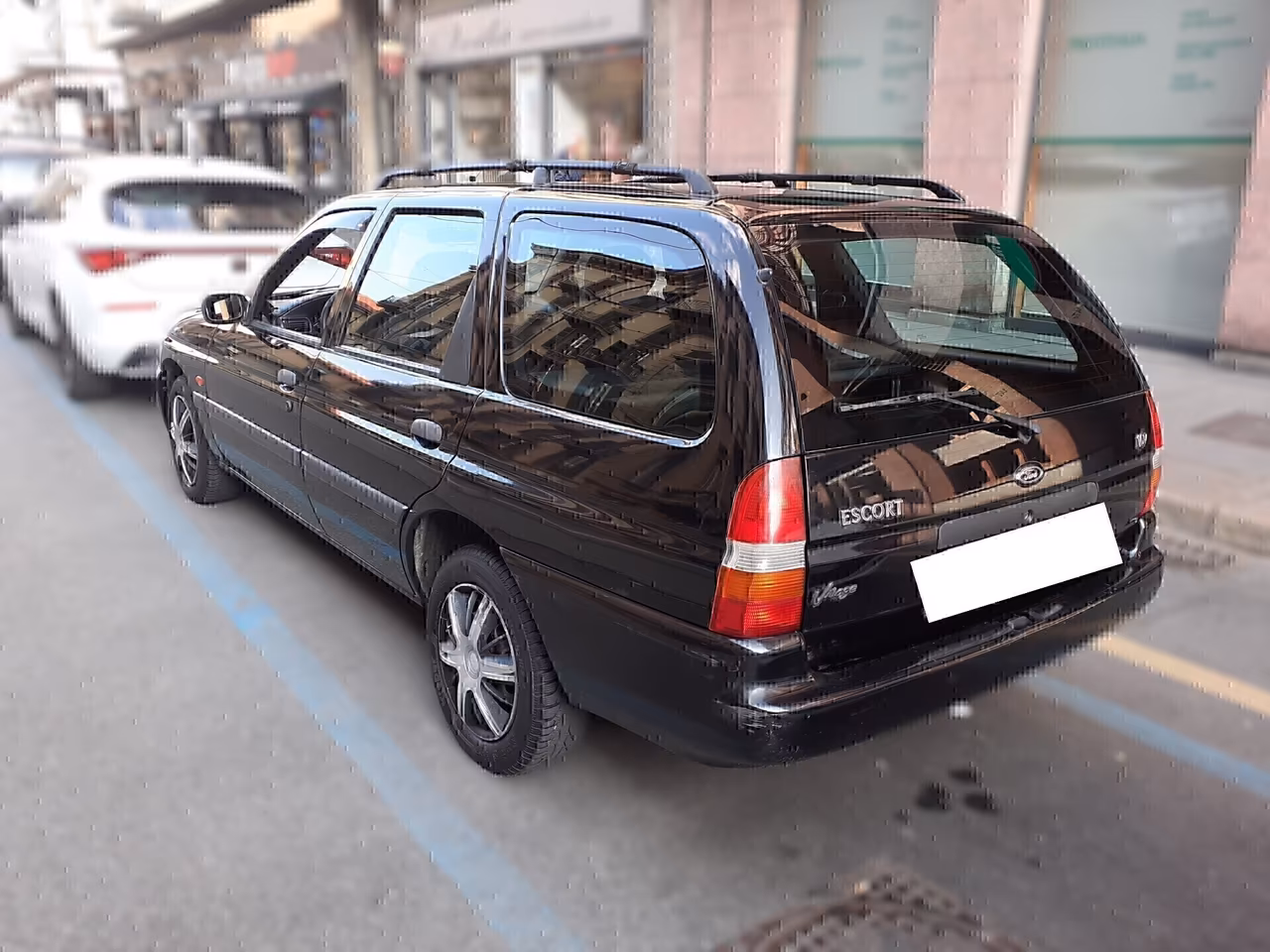 FORD ESCORT - APERTI AD AGOSTO