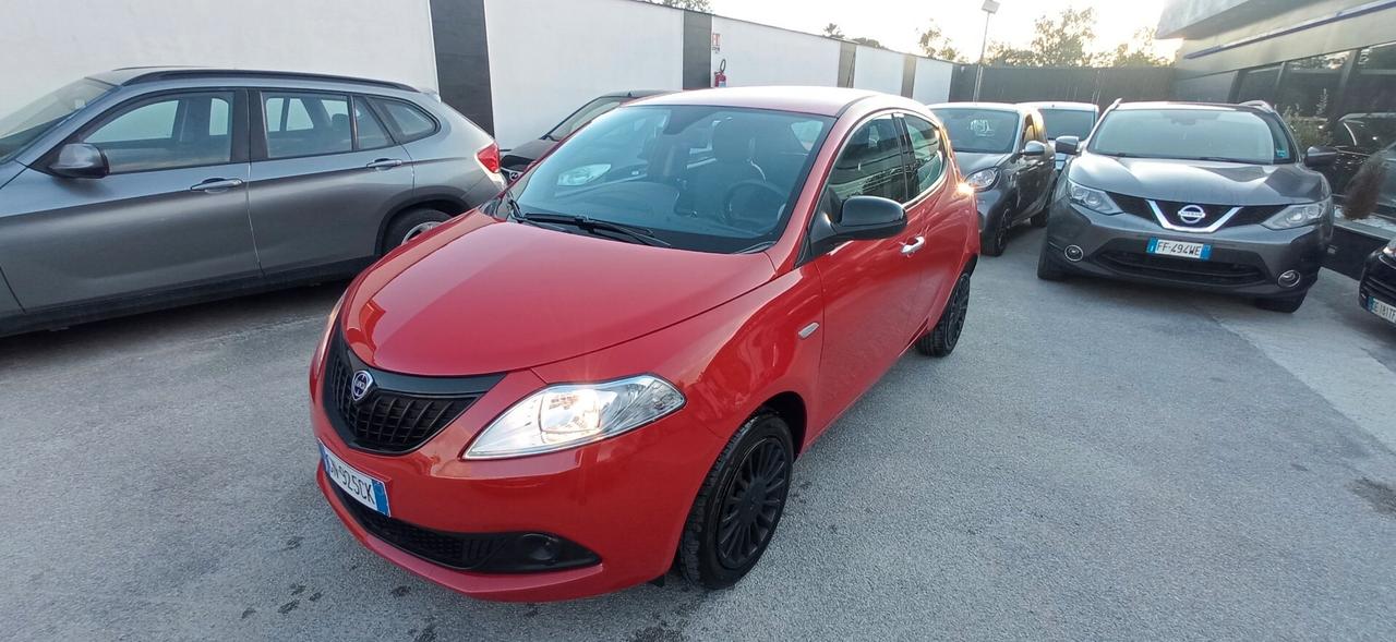 Lancia Ypsilon 1.0 Hybrid