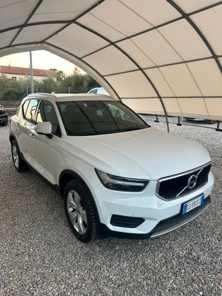 Volvo XC40 T2 Geartronic Momentum Core