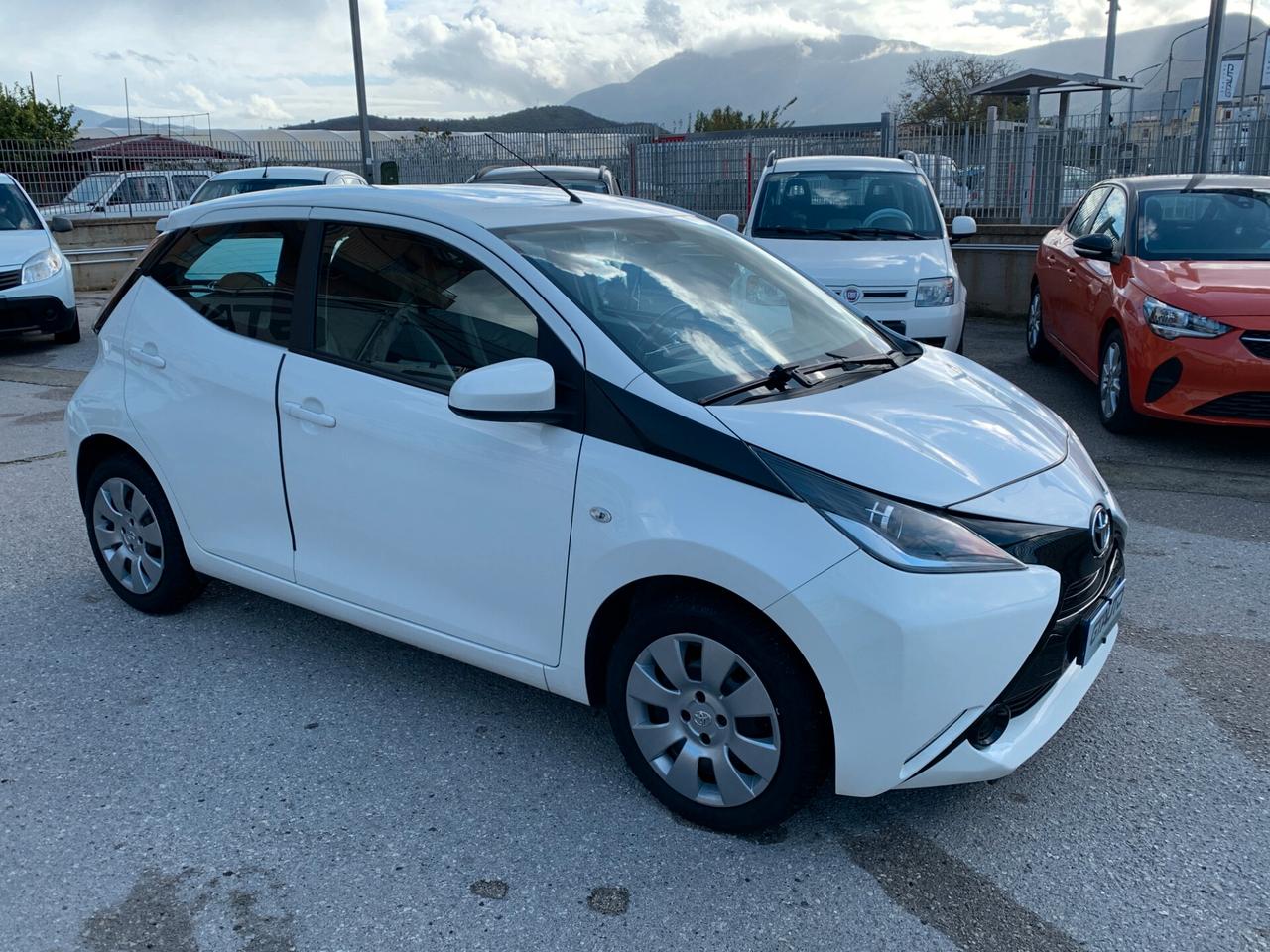 Toyota Aygo 1.0B 69 CV 5P X-PLAY