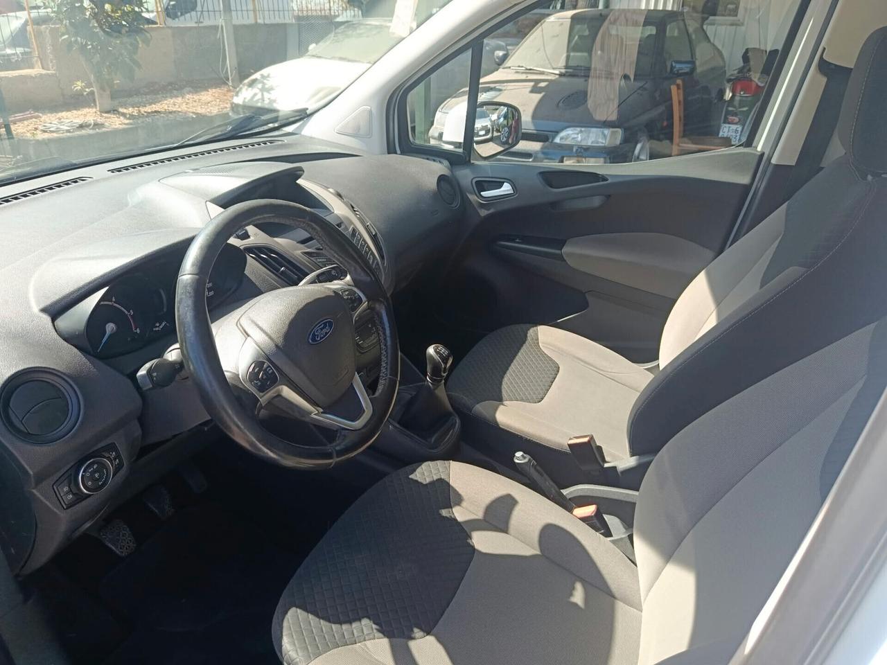 Ford Tourneo Courier 5.-p.o.s.t.i. TDCI 7 Plus