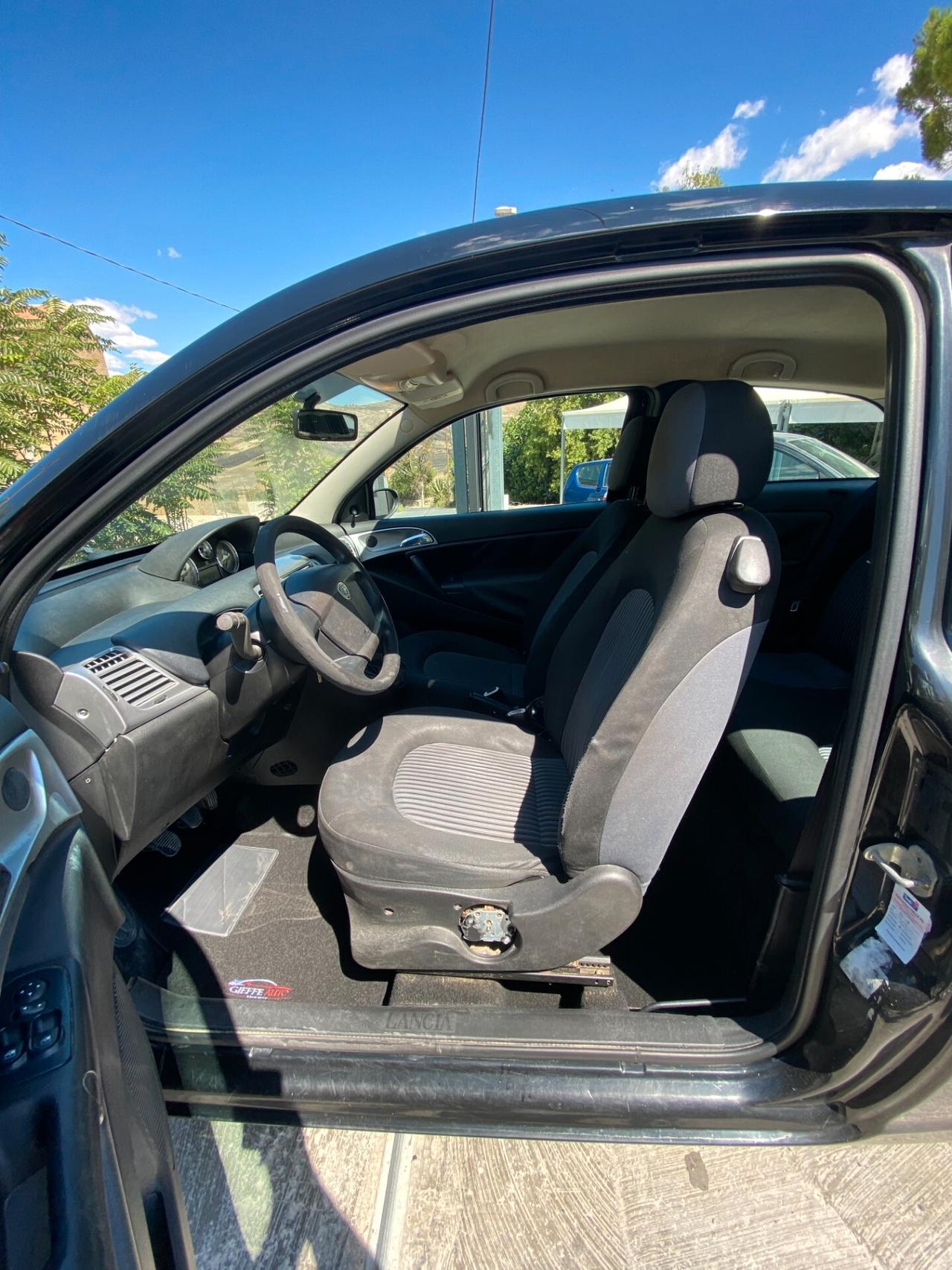 Lancia Ypsilon 1.3 MJT 75 CV Argento