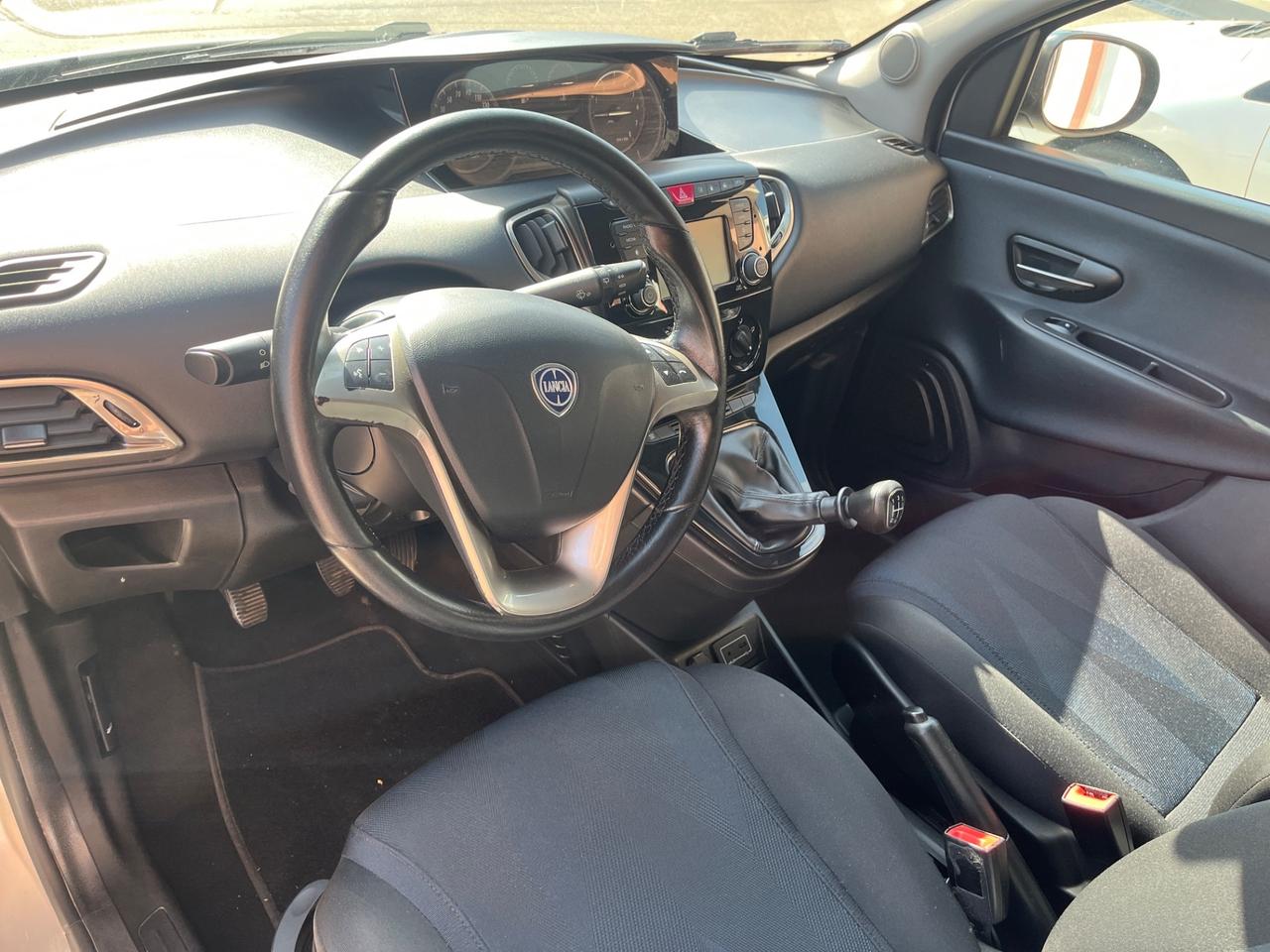 Lancia Ypsilon 1.2 69 CV 5 porte GPL Ecochic Silver