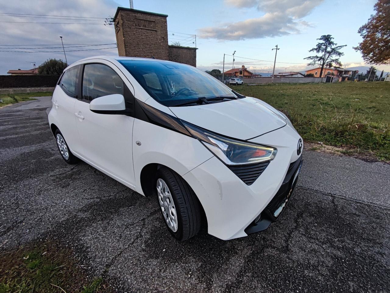 Toyota Aygo 1.0 VVT-i 72 CV 5 porte x-clusiv