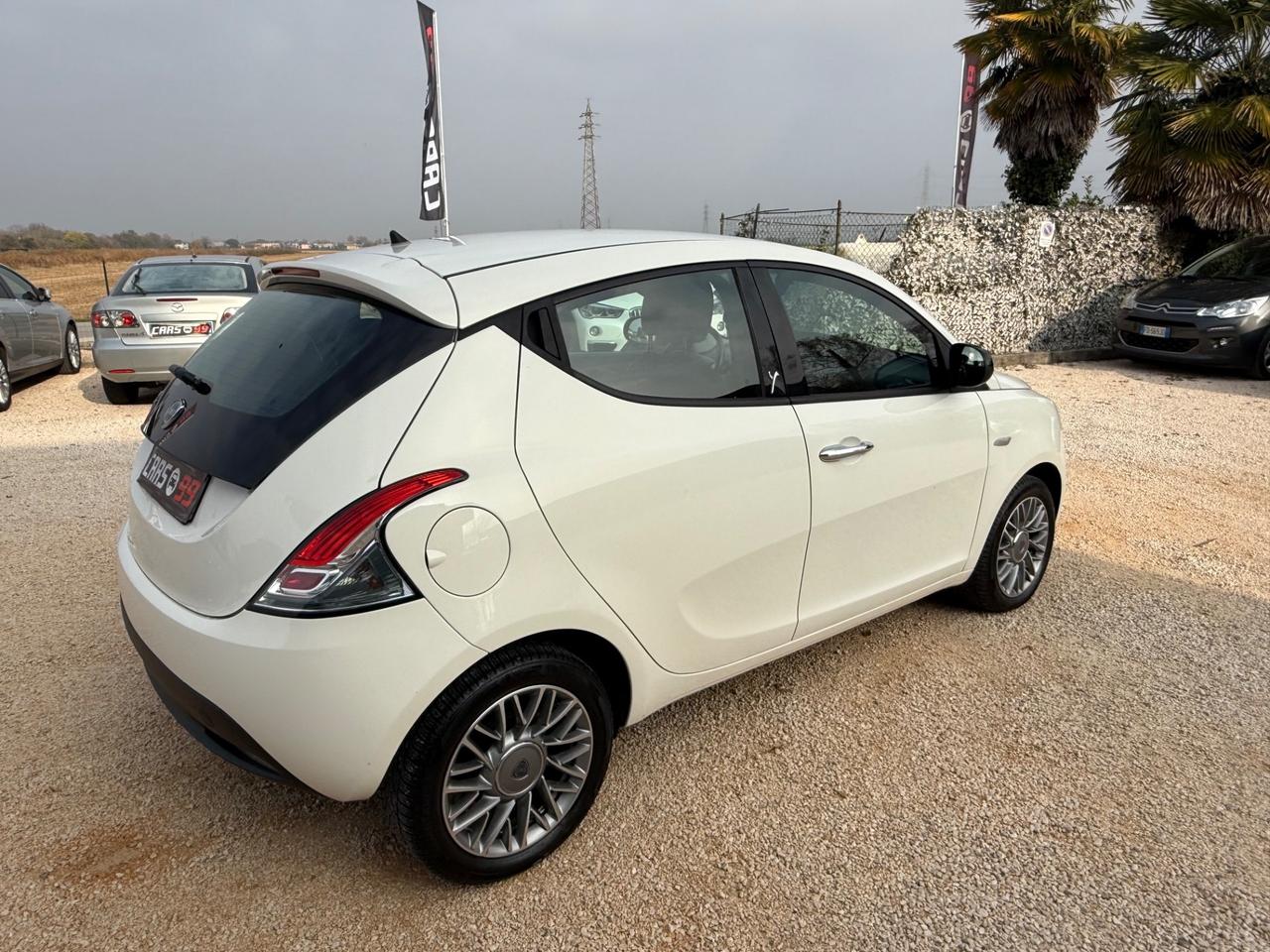 Lancia Ypsilon 1.2 69 CV 5 porte GPL Ecochic Platinum