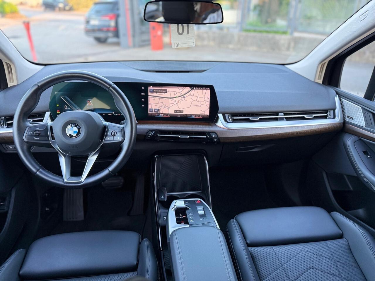 218d Active Tourer Luxury