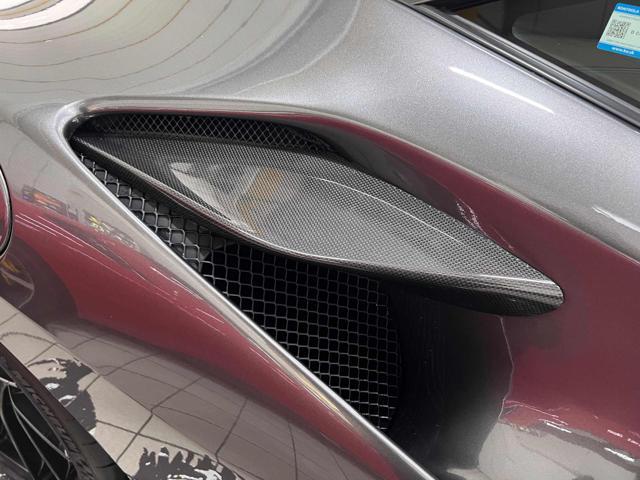 FERRARI F8 CARBON|LIFT|CARPLAY|SURROUND