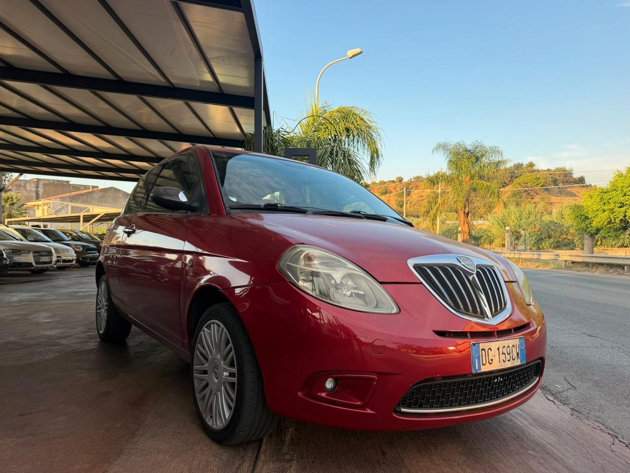 Lancia Ypsilon 1.3 MJT 75 CV Oro Bianco