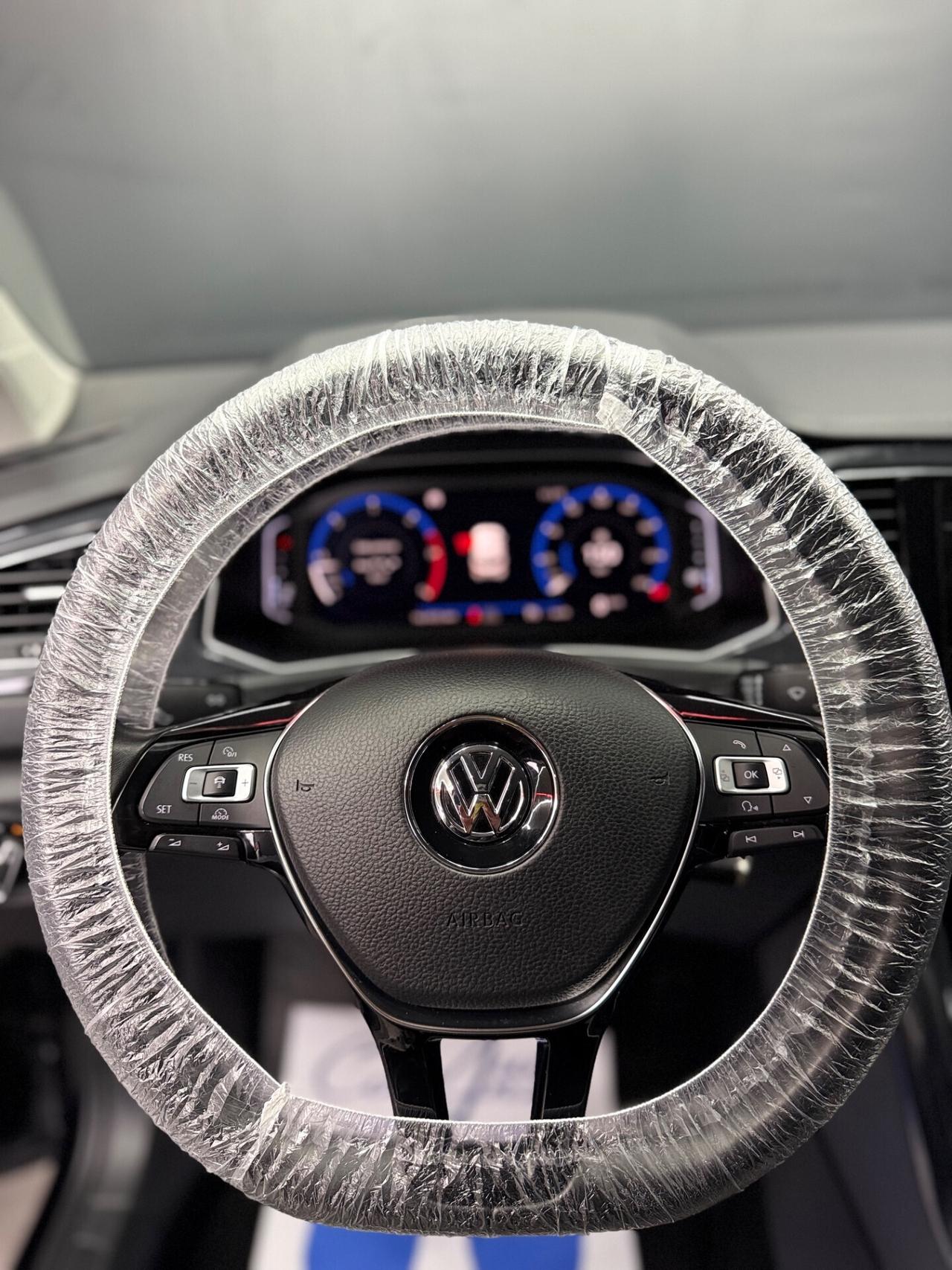 Volkswagen T-Roc 1.6 TDI SCR Advanced BLACK 10/2018