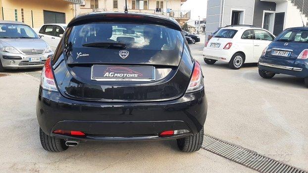 Lancia Ypsilon 1.3 MJT 95 CV 30th Anniversary