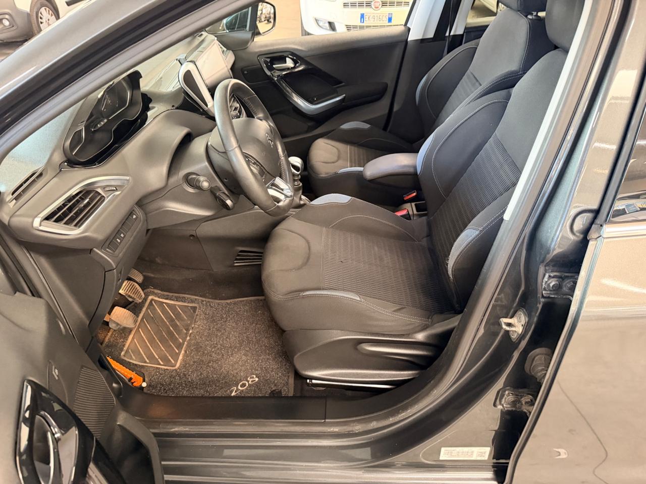 Peugeot 208 1.6 e-HDi 115 CV Stop&Start 5 porte Allure