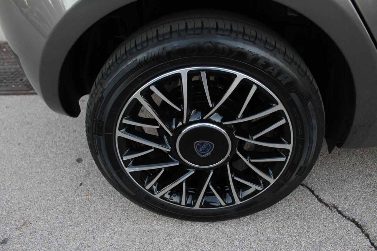 Lancia Ypsilon 1.0 Hybrid Gold