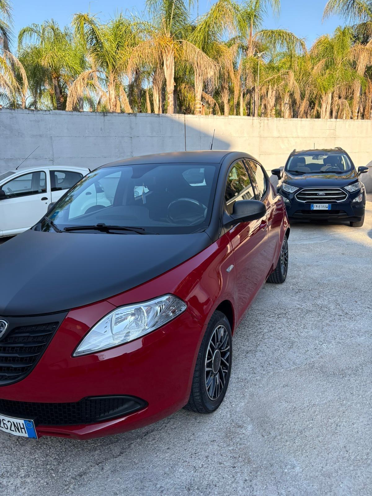 Lancia Ypsilon 1.2 69 CV 5 porte S Momodesign
