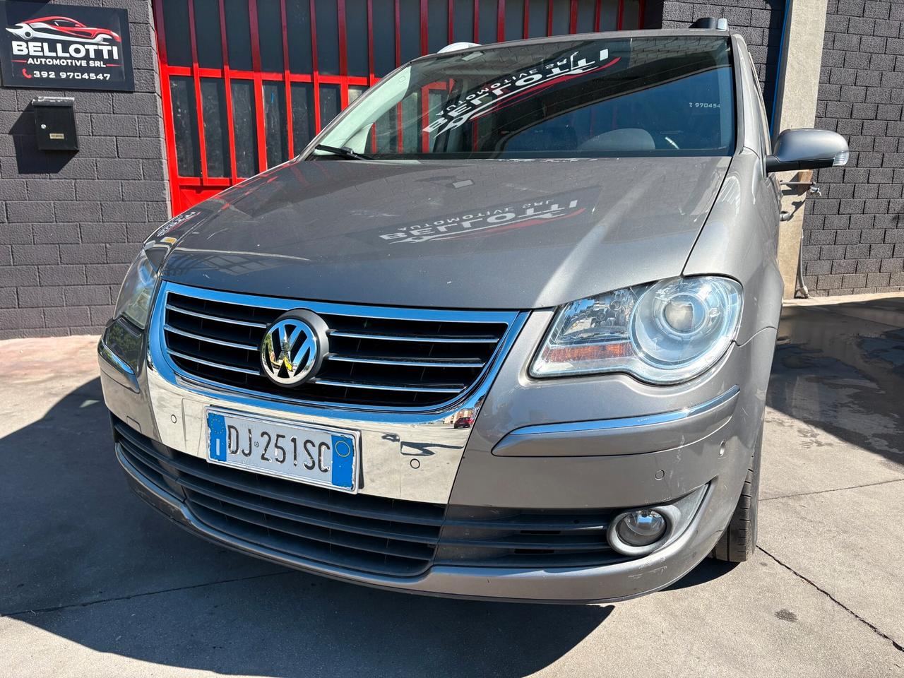 Volkswagen Touran 2.0 TDI DPF DSG Highline 7 POSTI