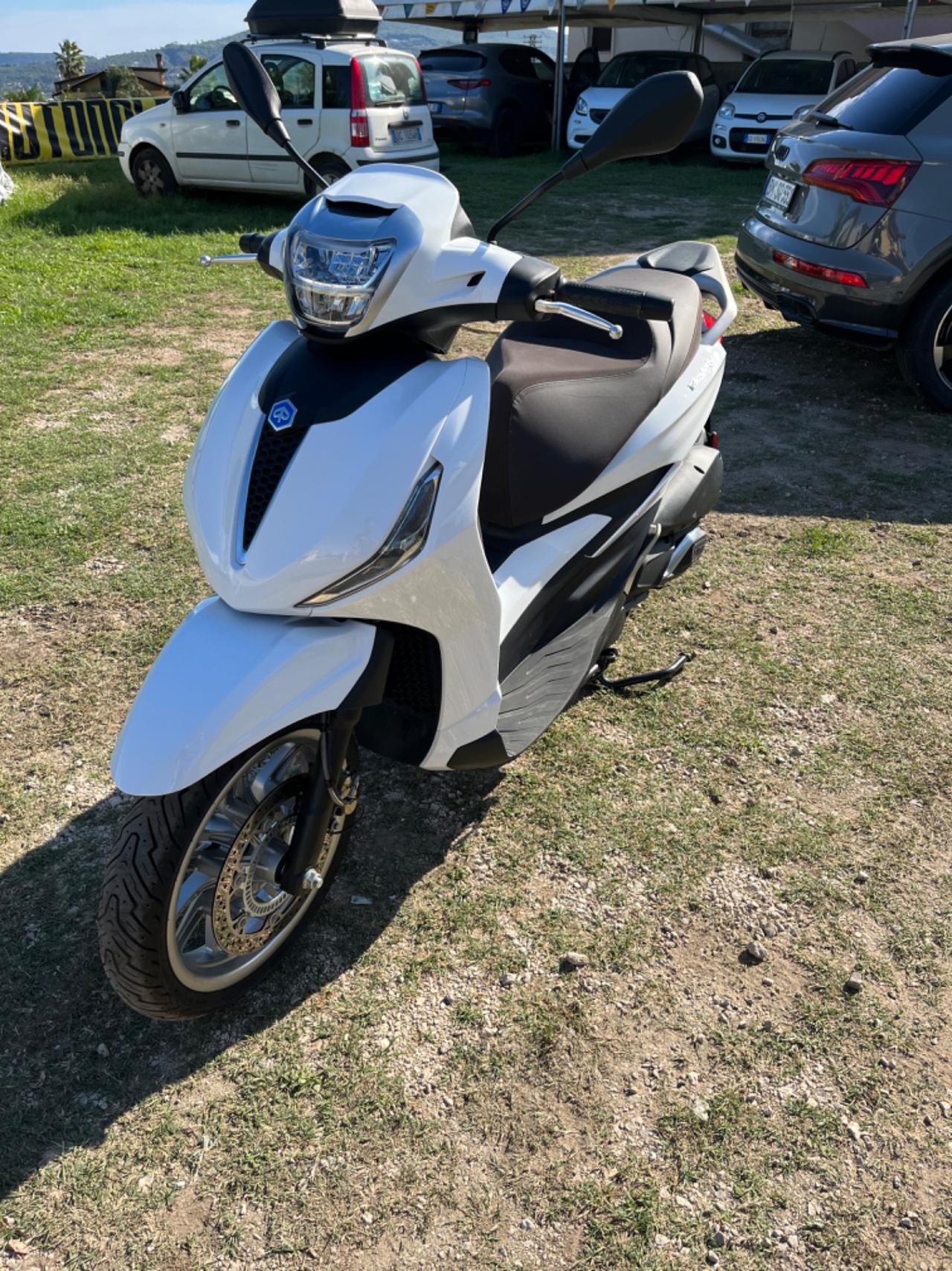 Piaggio beverly 300 hpe