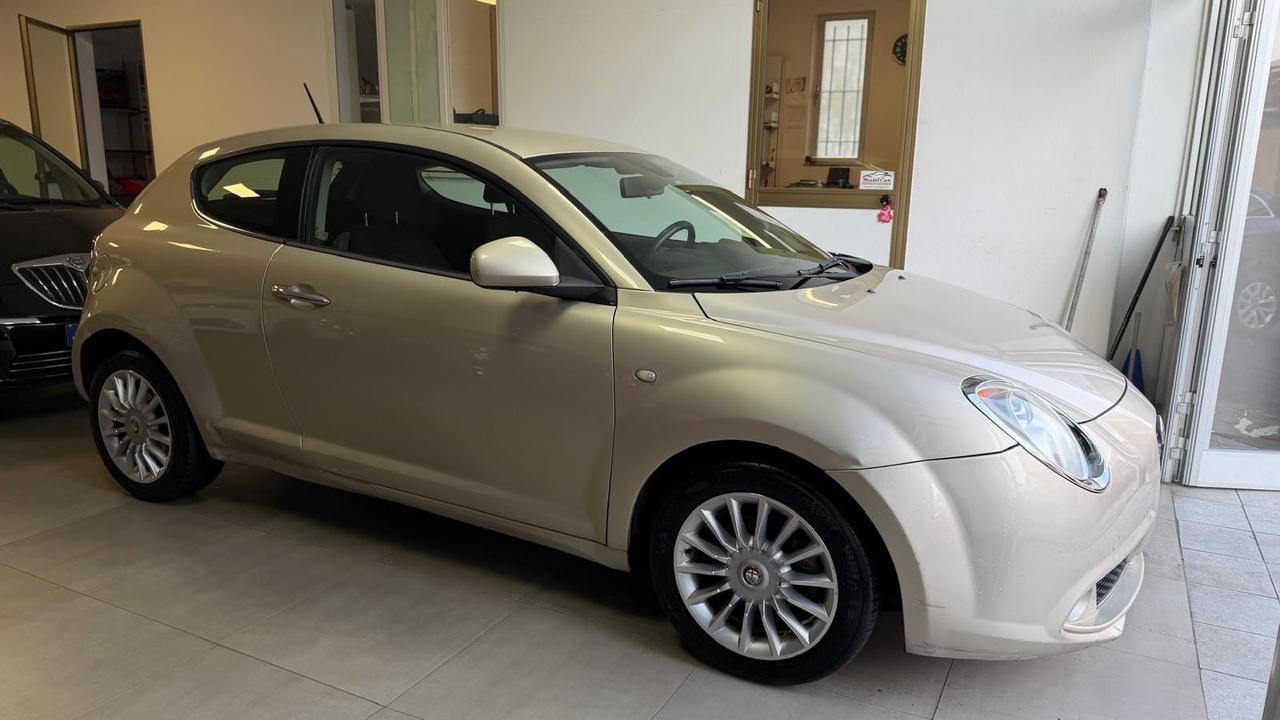 Alfa Romeo MiTo 1.6 JTDm 16V Distinctive Sport Pack
